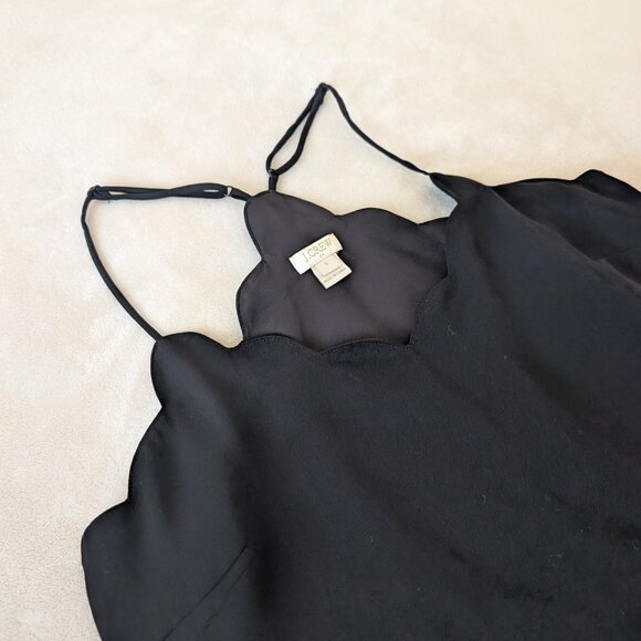 3/$30 Flowy lined tank with scalloped neck line - Picture 2 of 7